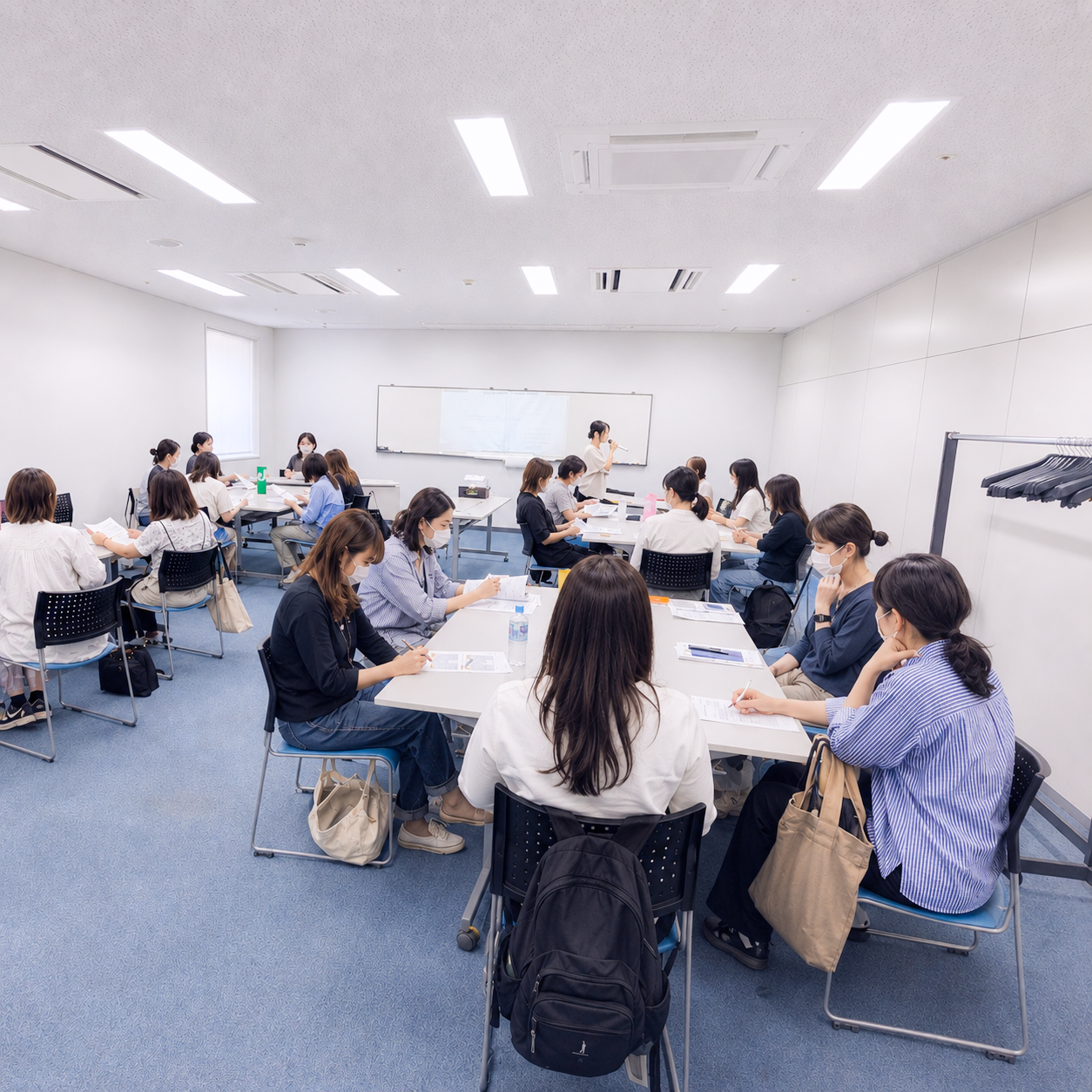 保護者会で学び合う保護者の皆さま